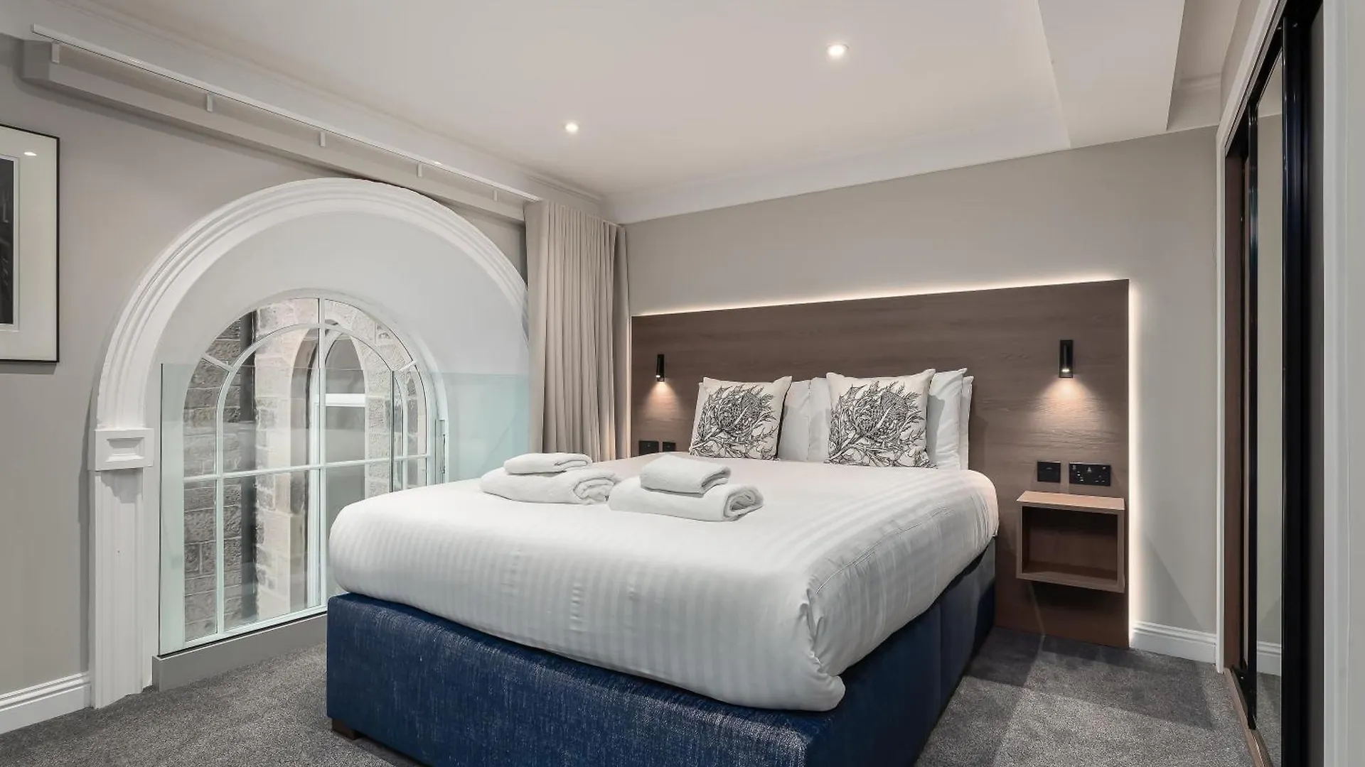 Destiny Scotland George IV Apartments Edinburgh