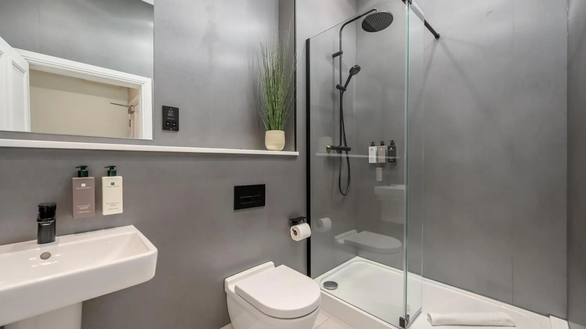 Destiny Scotland George IV Apartments Edinburgh