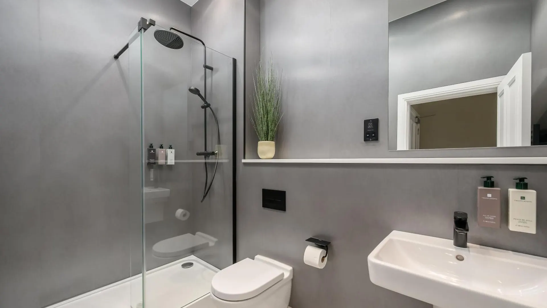 Destiny Scotland George IV Apartments Edimburgo 0*,